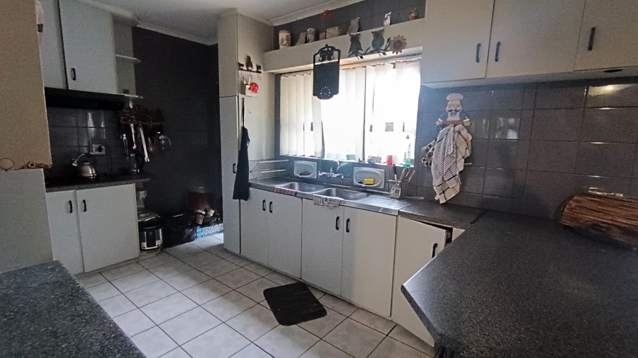 4 Bedroom Property for Sale in Ruwari Western Cape
